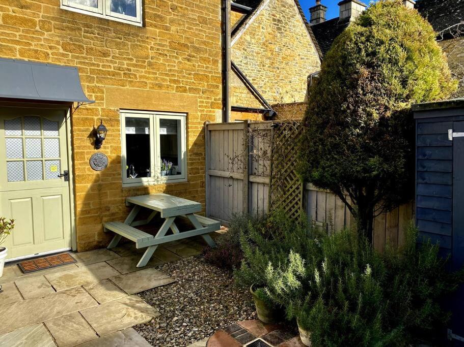 Historic Cotswold Chic Style For Uk Staycation Bourton-on-the-Water Exteriör bild