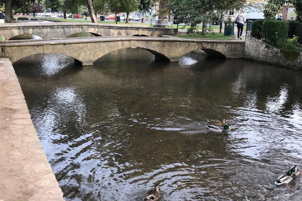 Historic Cotswold Chic Style For Uk Staycation Bourton-on-the-Water Exteriör bild